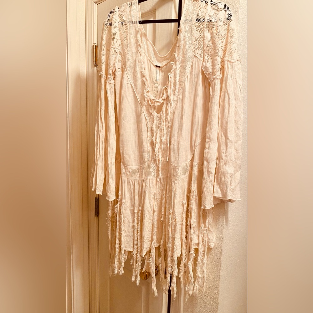 💖RARE FREE PEOPLE WHIMSICAL CREAM MINI DRESS💖